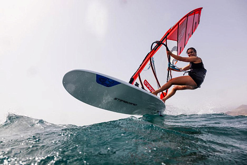 Доска для Виндсерфинга Starboard 2025 CARVE Starlite Carbon